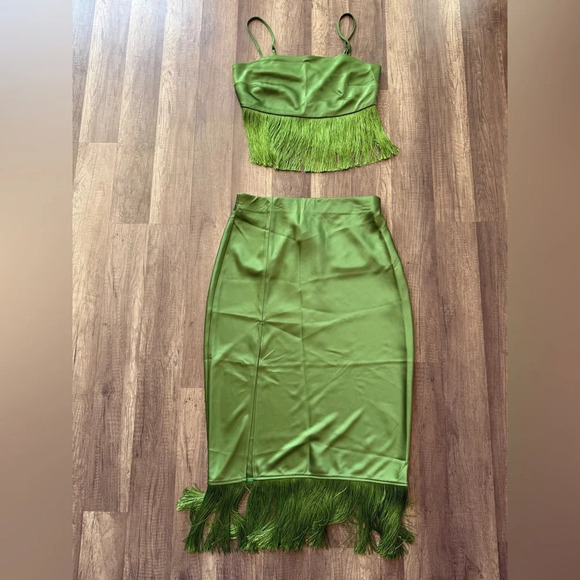 House of Harlow 1960 Satin Fringe Hem Cami & Skirt Set cami Size XS skirt size S - Picture 5 of 9